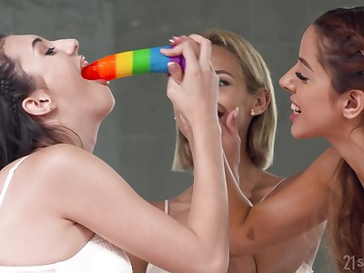 Veronica Leal and her lesbian friends use a dildo for the best cum ever